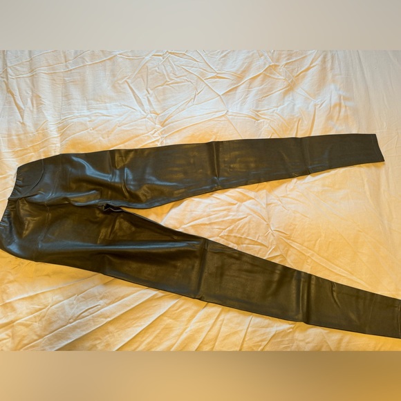 aritzia daria legging - Picture 3 of 3